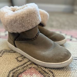 Ugg sneaker boot, size 7.5